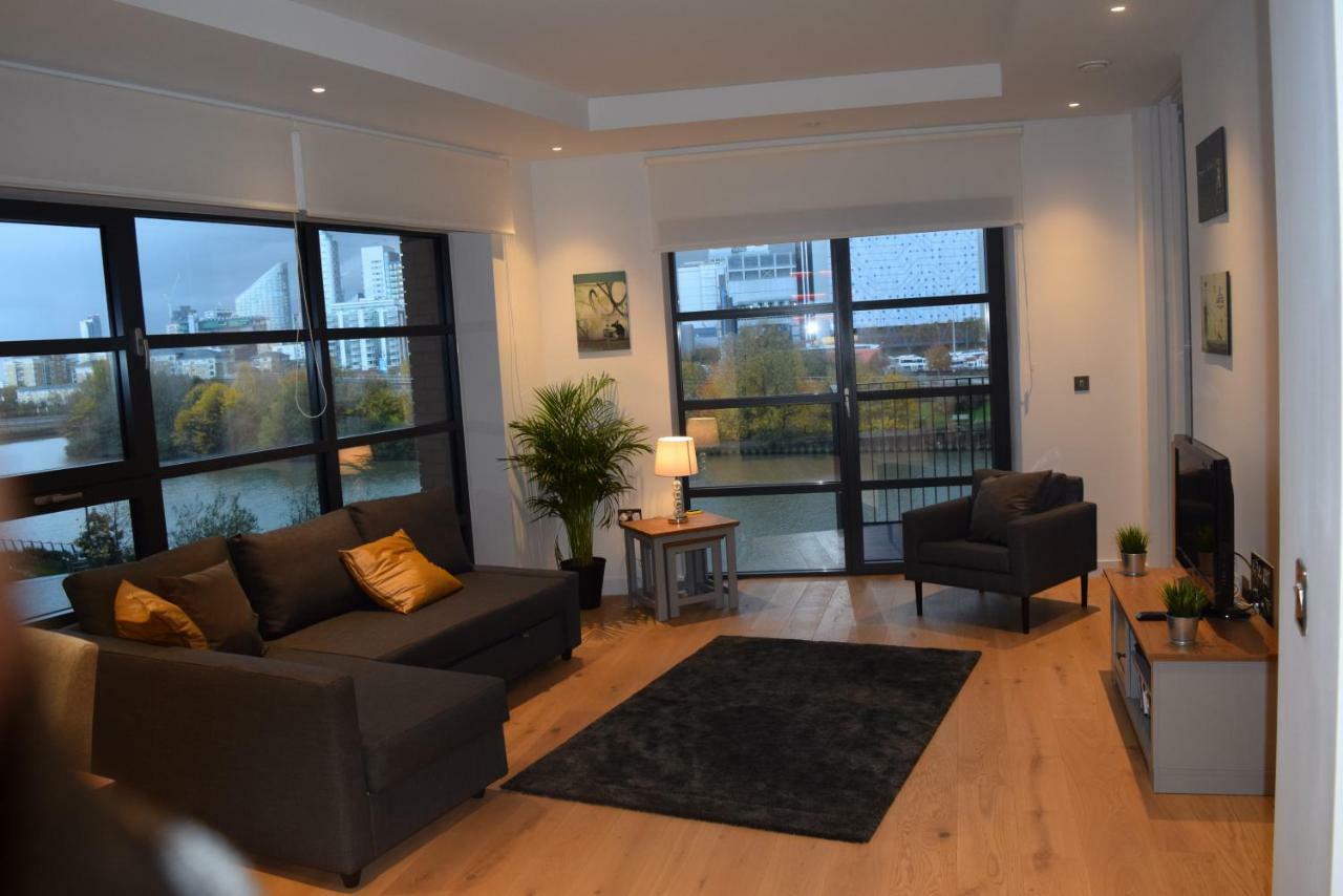 London City Island 3 Bedroom Luxury Apartments, Canary Wharf Buitenkant foto